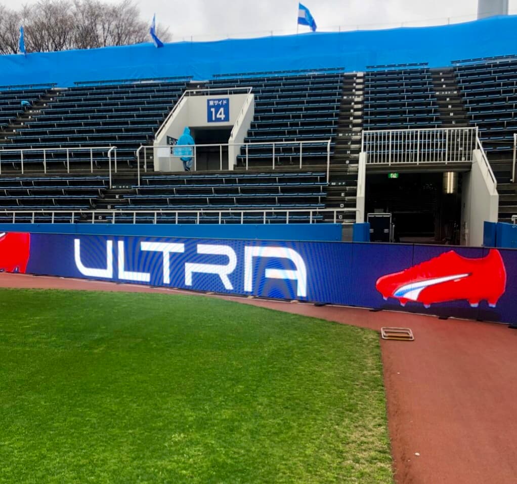 サッカースタジアムピッチサイドLEDビジョン(ULTRIA)